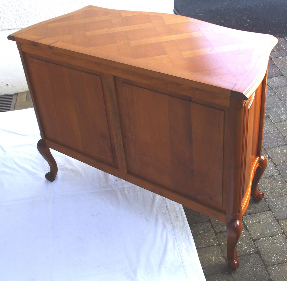 Commode de style Louis XV en merisier massif Meubles