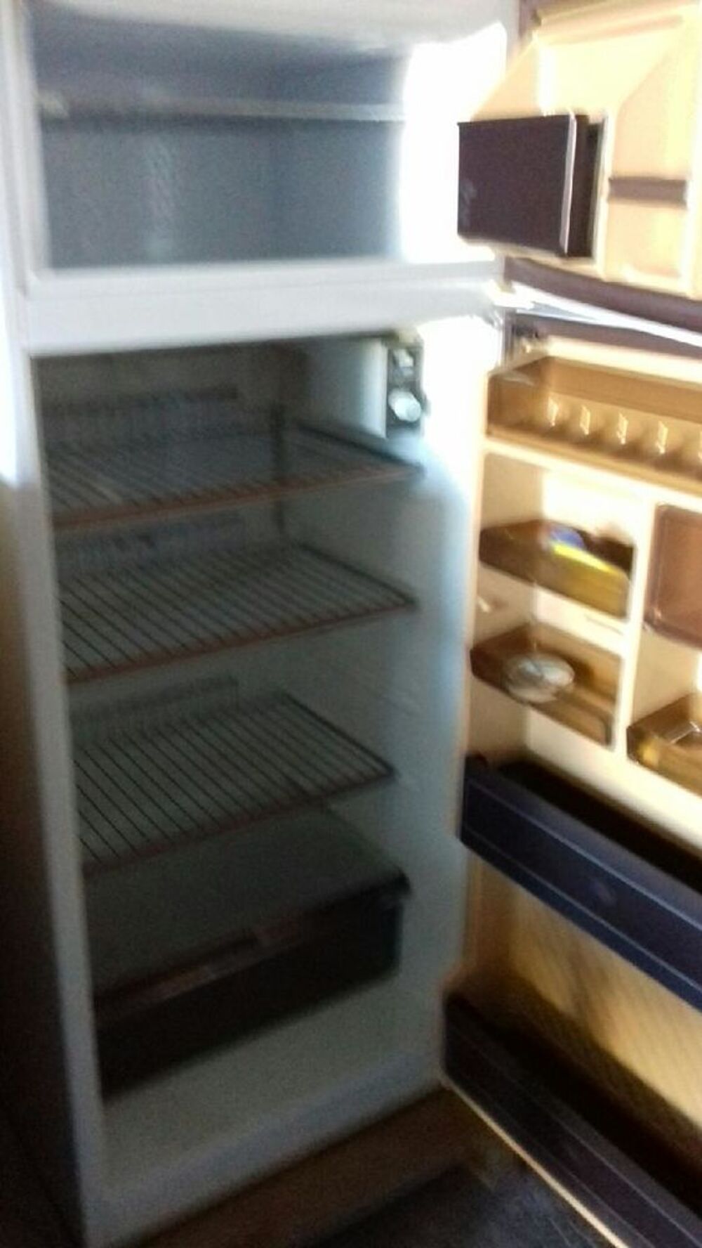 Frigidaire tb etat Thomson beaucoup de place degivrage automatique Electroménager
