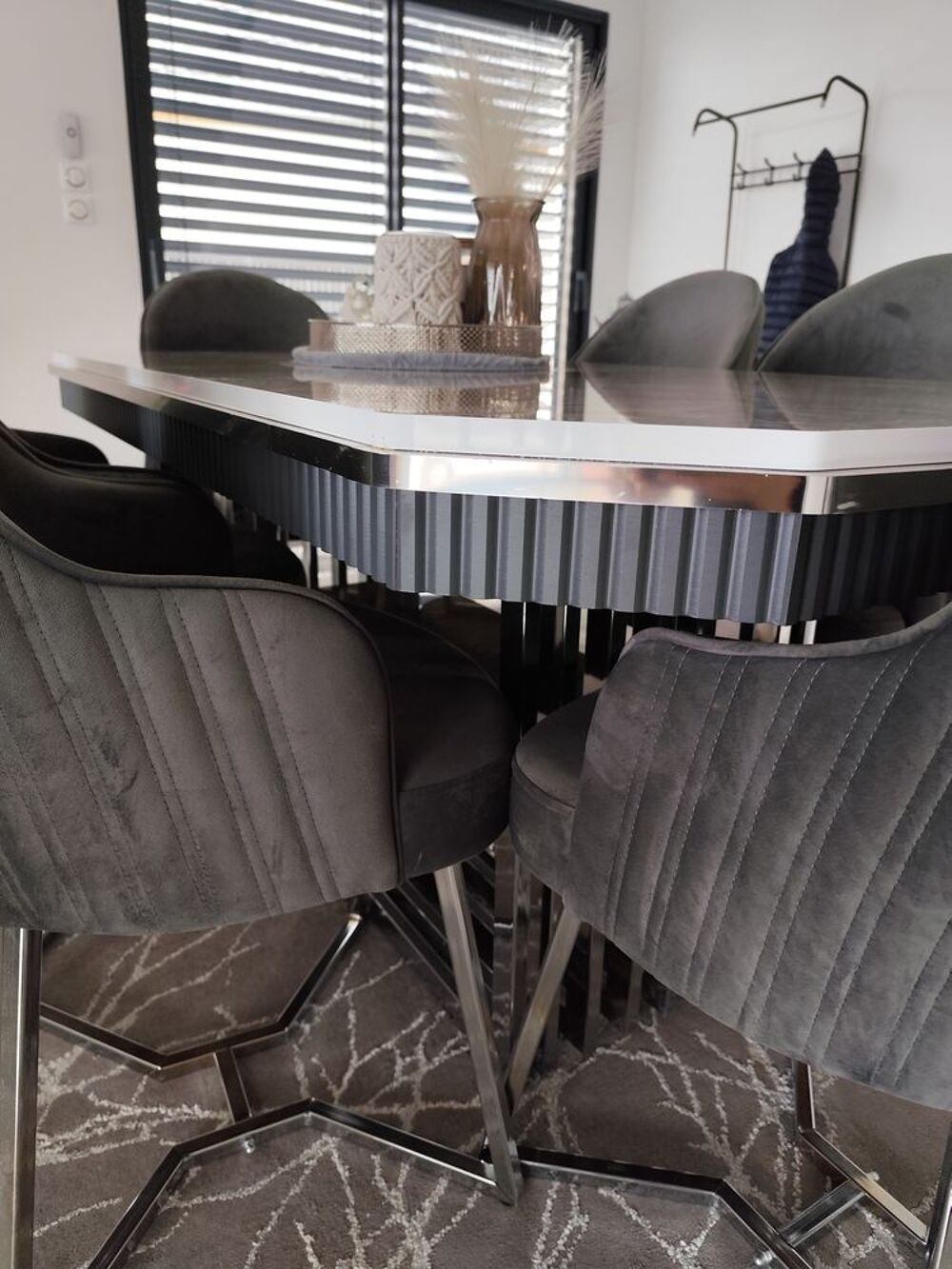 Table et 6 chaises Meubles