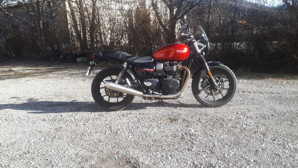 TRIUMPH 2020 occasion 05140 Aspres-sur-Bu&euml;ch