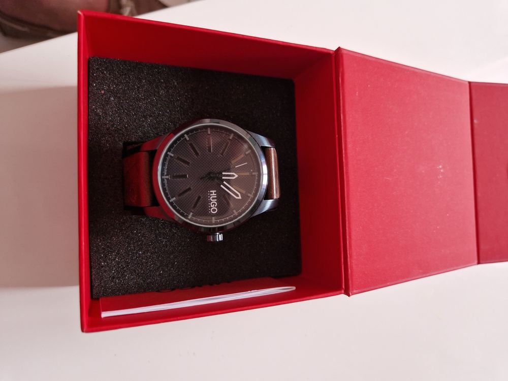 MONTRE HUGO BOSS ETAT NEUF Bijoux et montres