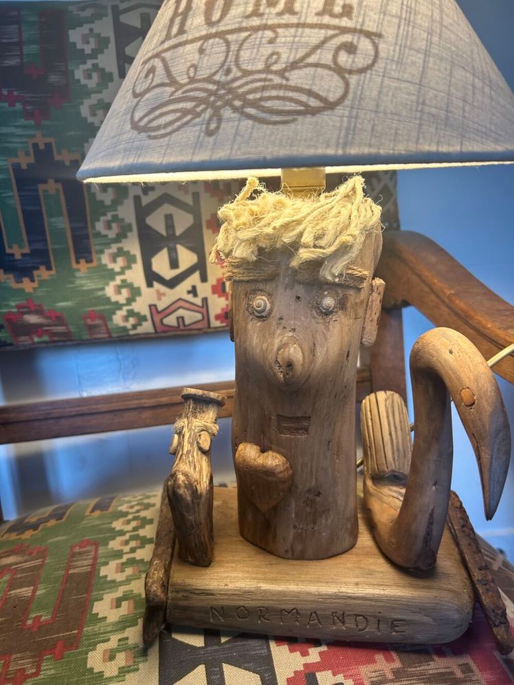 Lampe de Table Th&eacute;matique 'Normandie' en Bois Sculpt&eacute; Meubles
