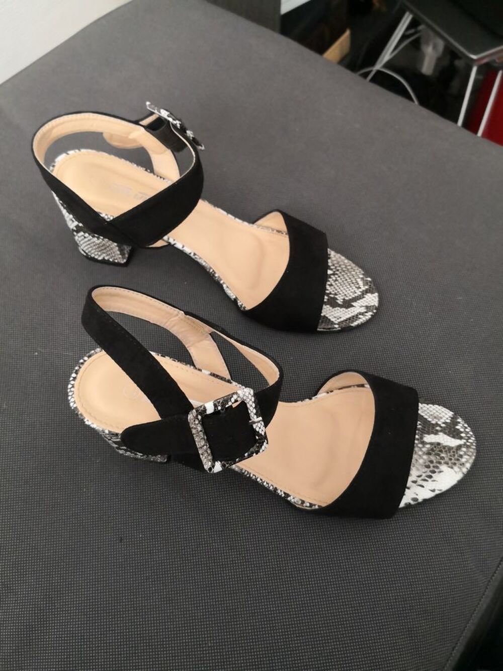 Escarpins noirs et blancs T 41. Neufs Chaussures