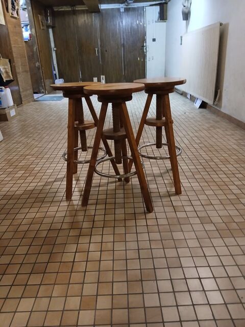 Tabouret en bois réglage 15 Saint-Lubin-de-la-Haye (28)