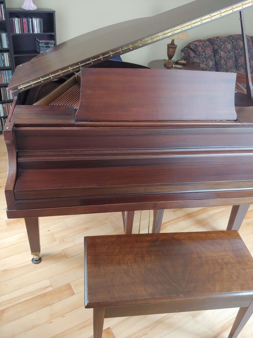 Piano &agrave; queue antique des ann&eacute;es '30
Instruments de musique