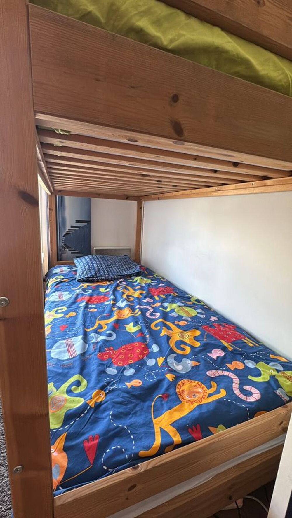 Lit super pos&eacute; pour enfants en bonne &eacute;tat ! Mobilier enfants