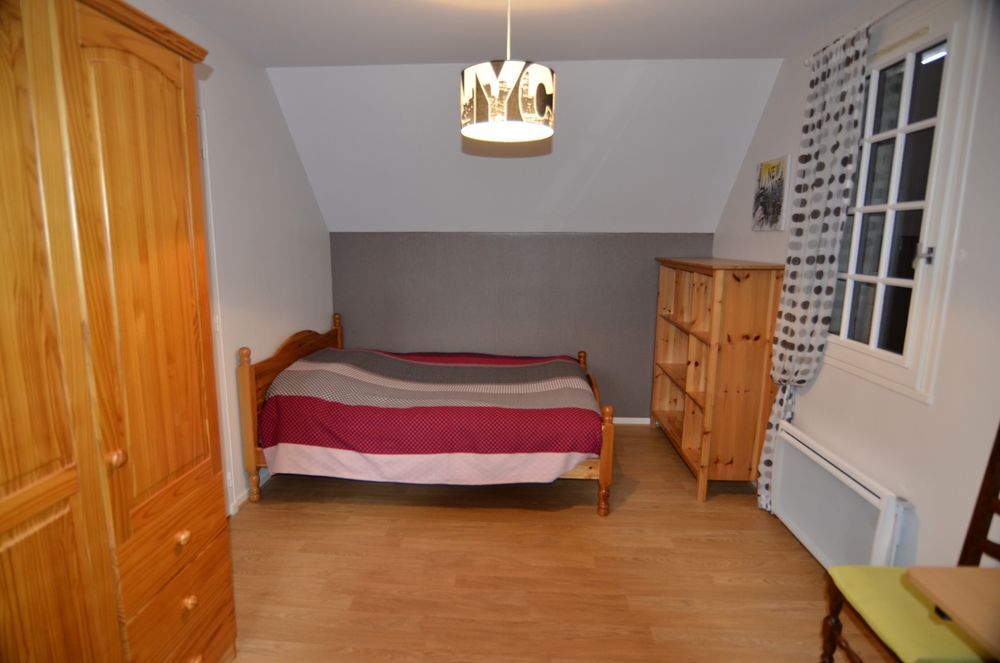   grande chambre en campagne + TV 80 cms Basse-Normandie, Saint-Paul-du-Vernay (14490)