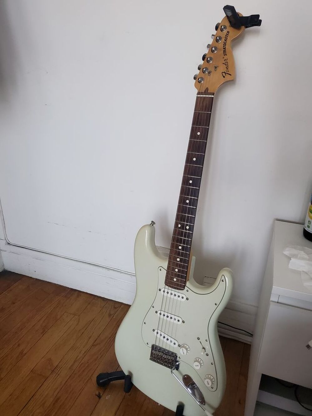 Une guitare fender strat Instruments de musique