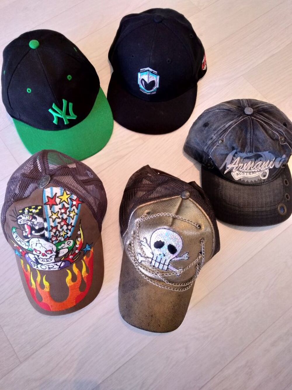 LOT 5 CASQUETTES STYL&Eacute;ES QUASI NEUVES R&Eacute;GLABLES Vêtements