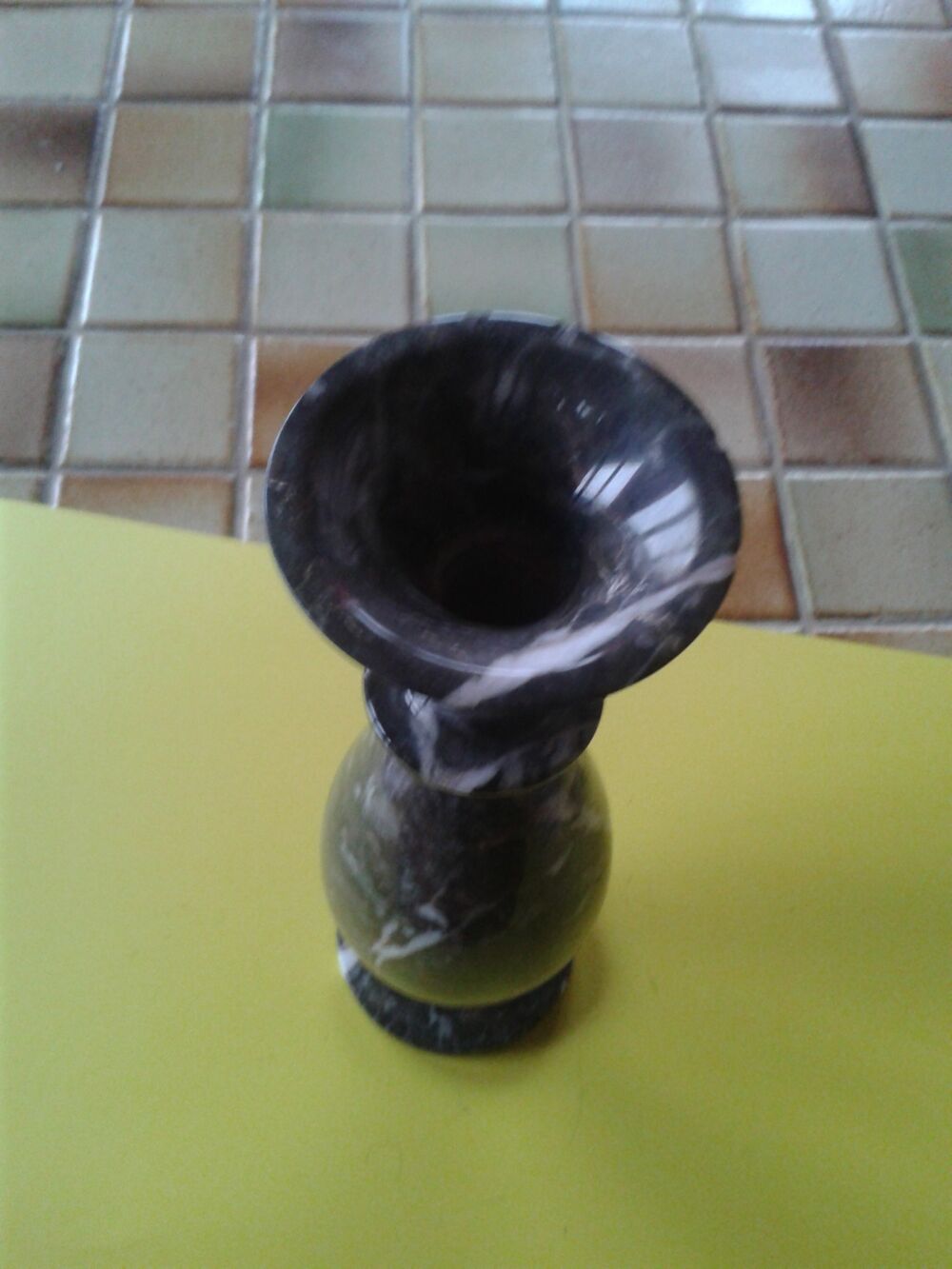 Vase soliflore porte fleur en marbre gris poli Décoration