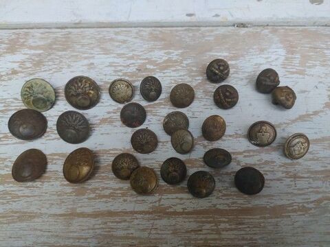 Lot Anciens Boutons d'Uniformes Militaires  Loches (37)