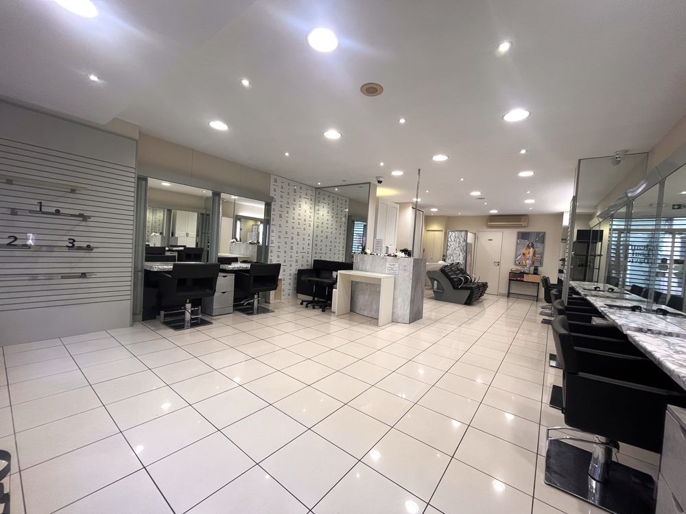   Local commercial Idéal pour salon de coiffure - Centre-Ville, Rue Piétonne.  