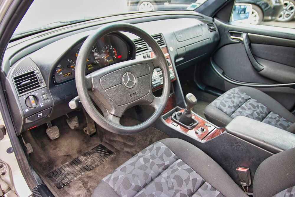 Classe C C200 CDI Classic 1999 occasion 26450 Cl&eacute;on-d'Andran