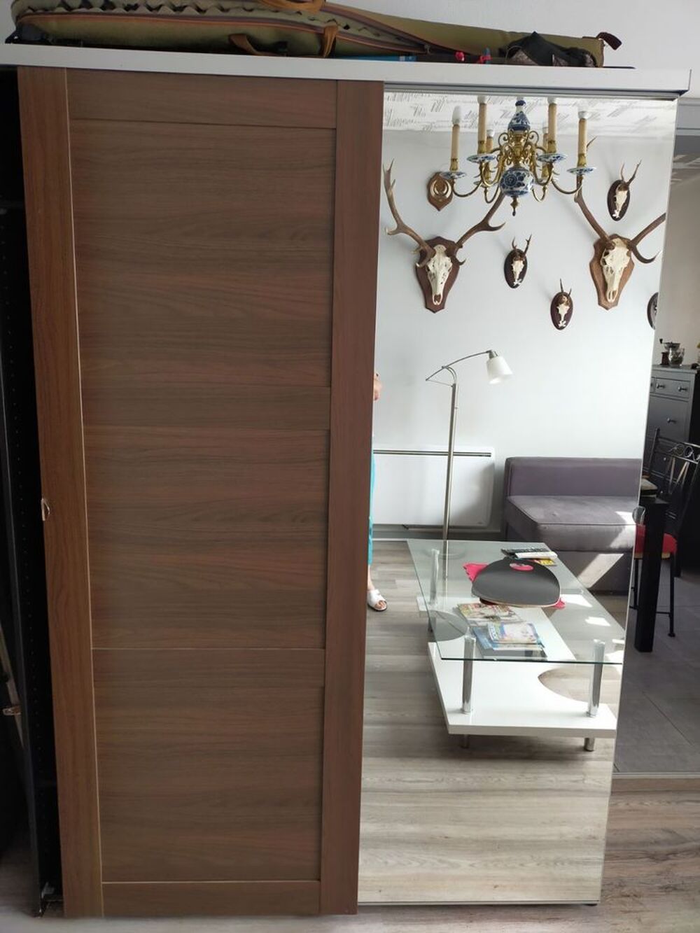 Meuble penderie 2 portes coulissantes dont 1 miroir Meubles