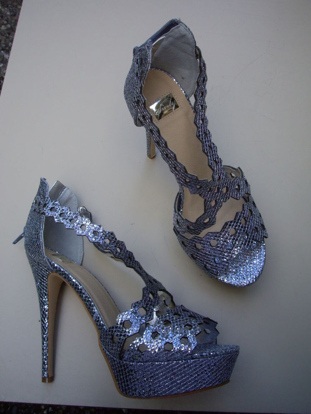 Chaussures d'&eacute;t&eacute; &agrave; talons pointure 38-neuves Chaussures