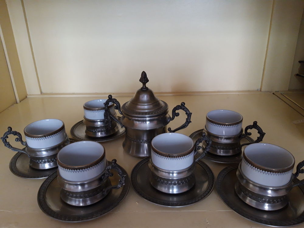 Service &agrave; caf&eacute; en &eacute;tain Cuisine