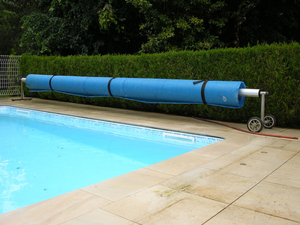  Couverture &agrave; bulles pour piscine 10 X 5 m et son enrouleur Sports