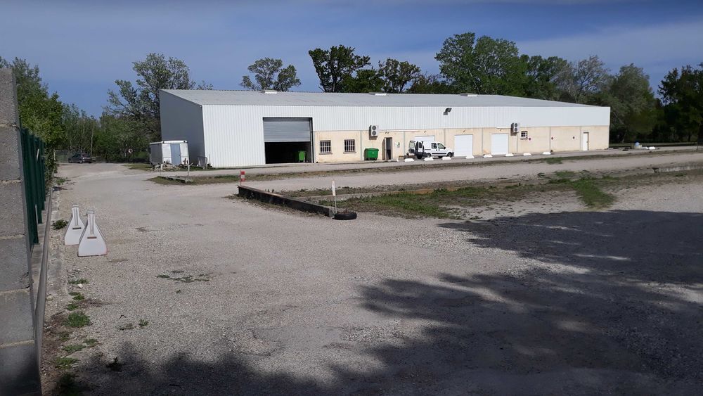 Vente Autre vendre ou louer 700m2 batiment sur 4500m2 de terrain Vedène