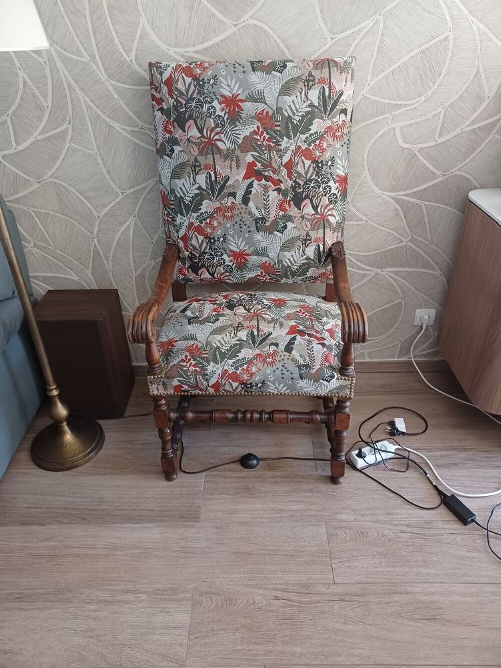 fauteuil Louis 13 enti&egrave;rement r&eacute;nov&eacute; Meubles