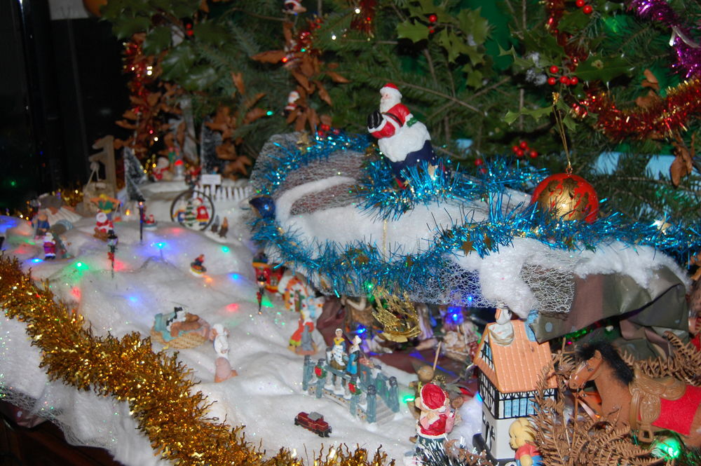  UN LOT DE SUJETS DE DECORATION NO&Euml;L Décoration
