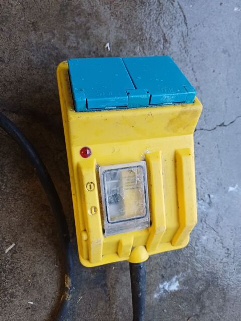 Bloc prise avec disjoncteur 10 Hennebont (56)