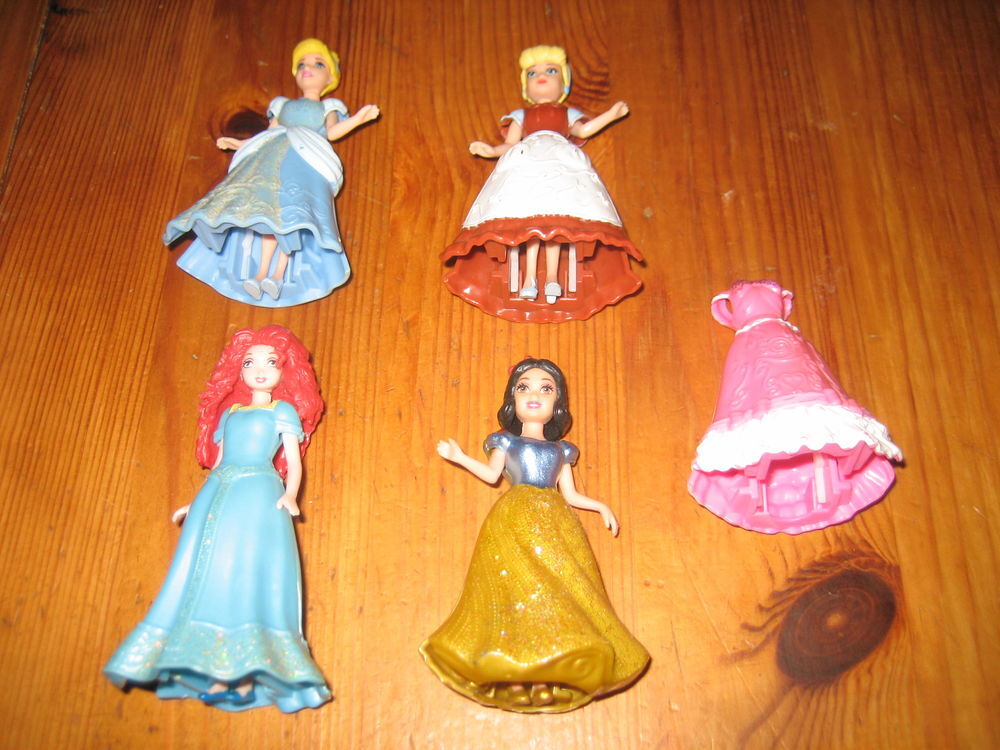 lot 4 figurines princesses DISNEY polly pocket mattel Jeux / jouets