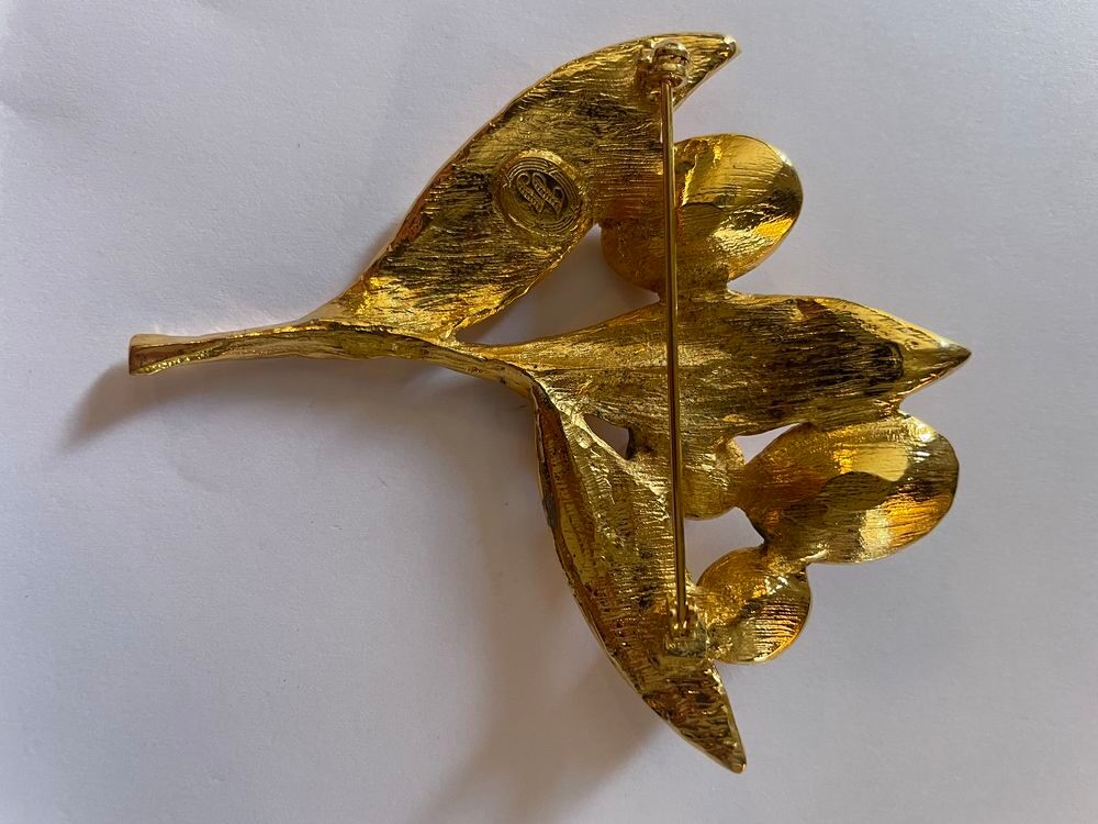 Broche dor&eacute;e feuille d'olivier strass crystal Ines Fressange Bijoux et montres