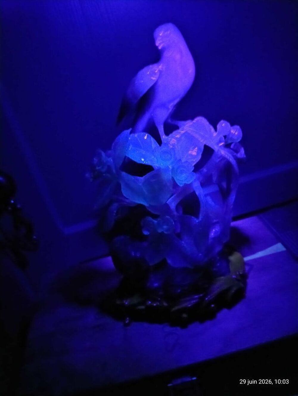 oiseaux sur sa branche d'arbre en jade sculpt&eacute; 