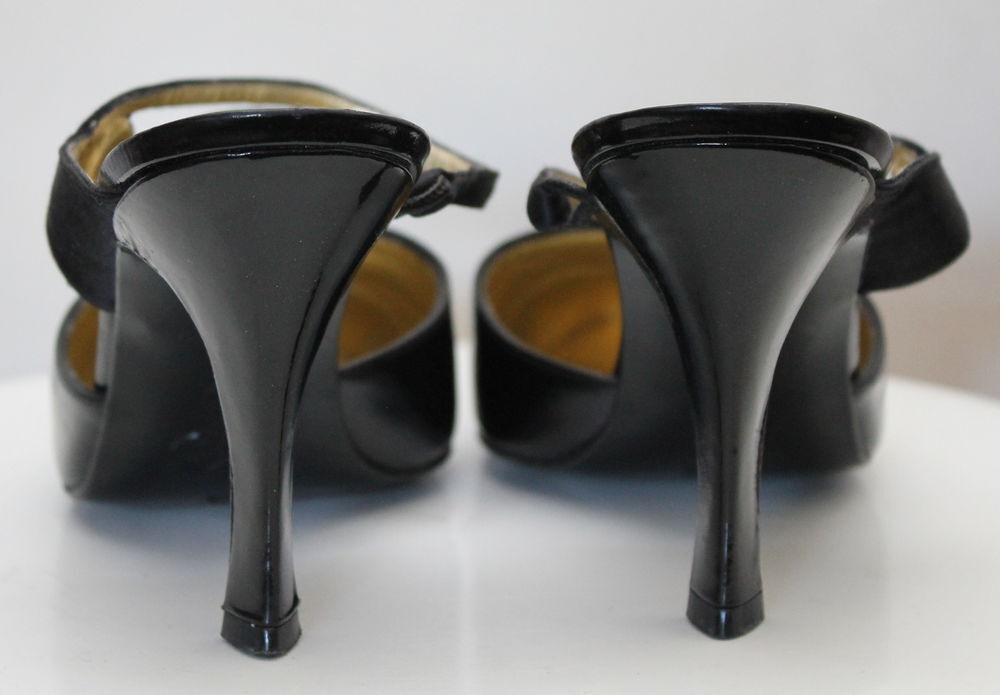 Mules &agrave; talon cuir verni VALENTINO 
T.7 IT. soit 37 1/2 Fr Chaussures