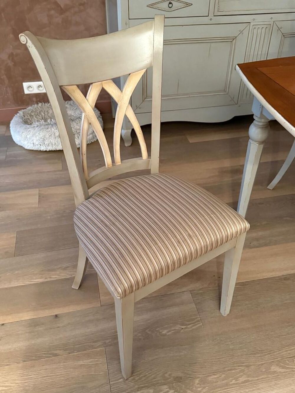 Salle &agrave; manger TIFFANY ( table + chaises + enfilade Meubles