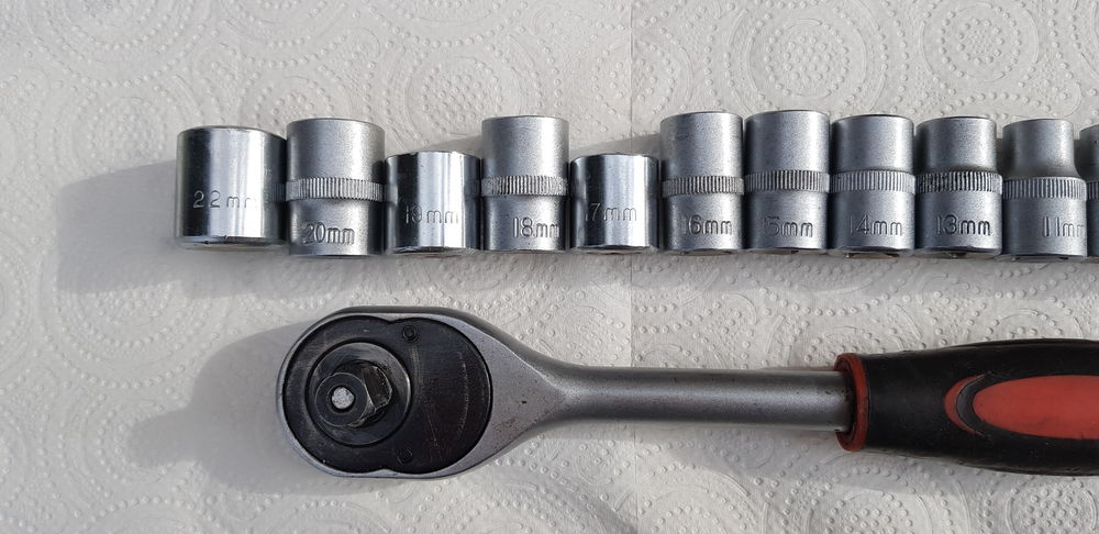 Jeu de cl&eacute; &agrave; cliquet complet + douilles 4 &agrave; 22 mm - m&eacute;ca Bricolage