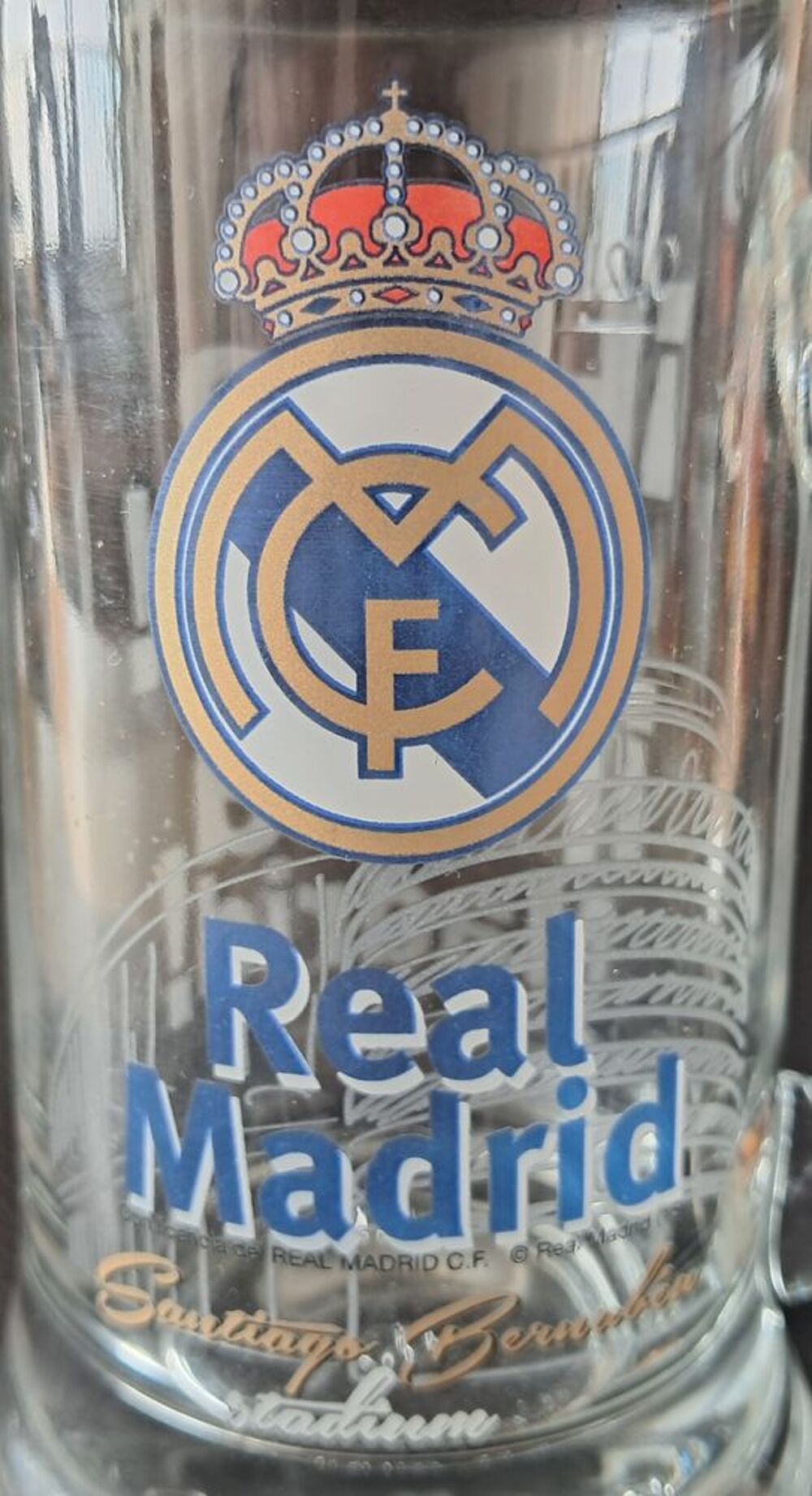 verre &agrave; bi&egrave;re bock 20 cl Real Madrid avec dessin du stade 