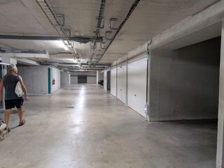  Parking / Garage à louer 13 m²
