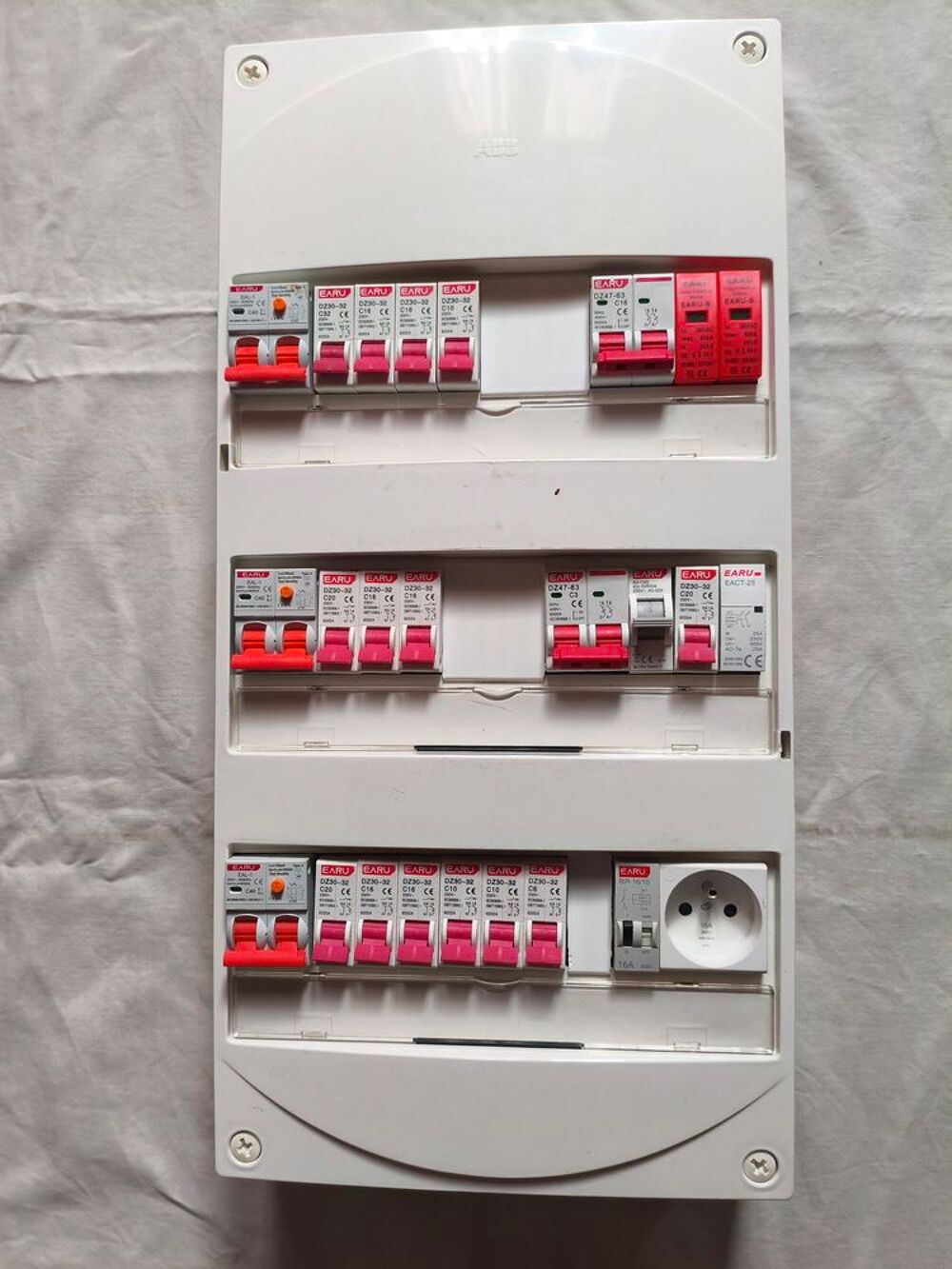   Electricien  