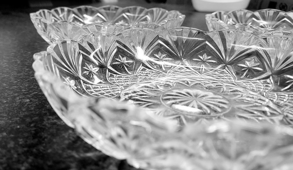 Belles coupelles 14cm en verre cisel&eacute; Décoration
