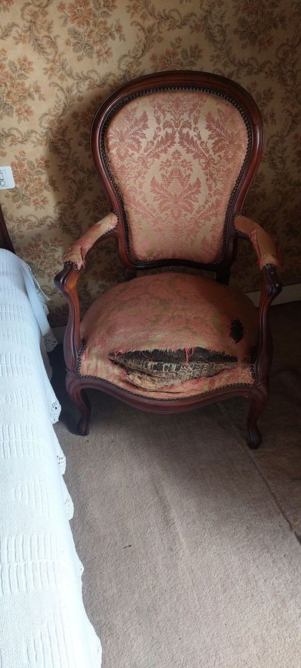Fauteuils anciens &agrave; refaire + chaise assortie Meubles