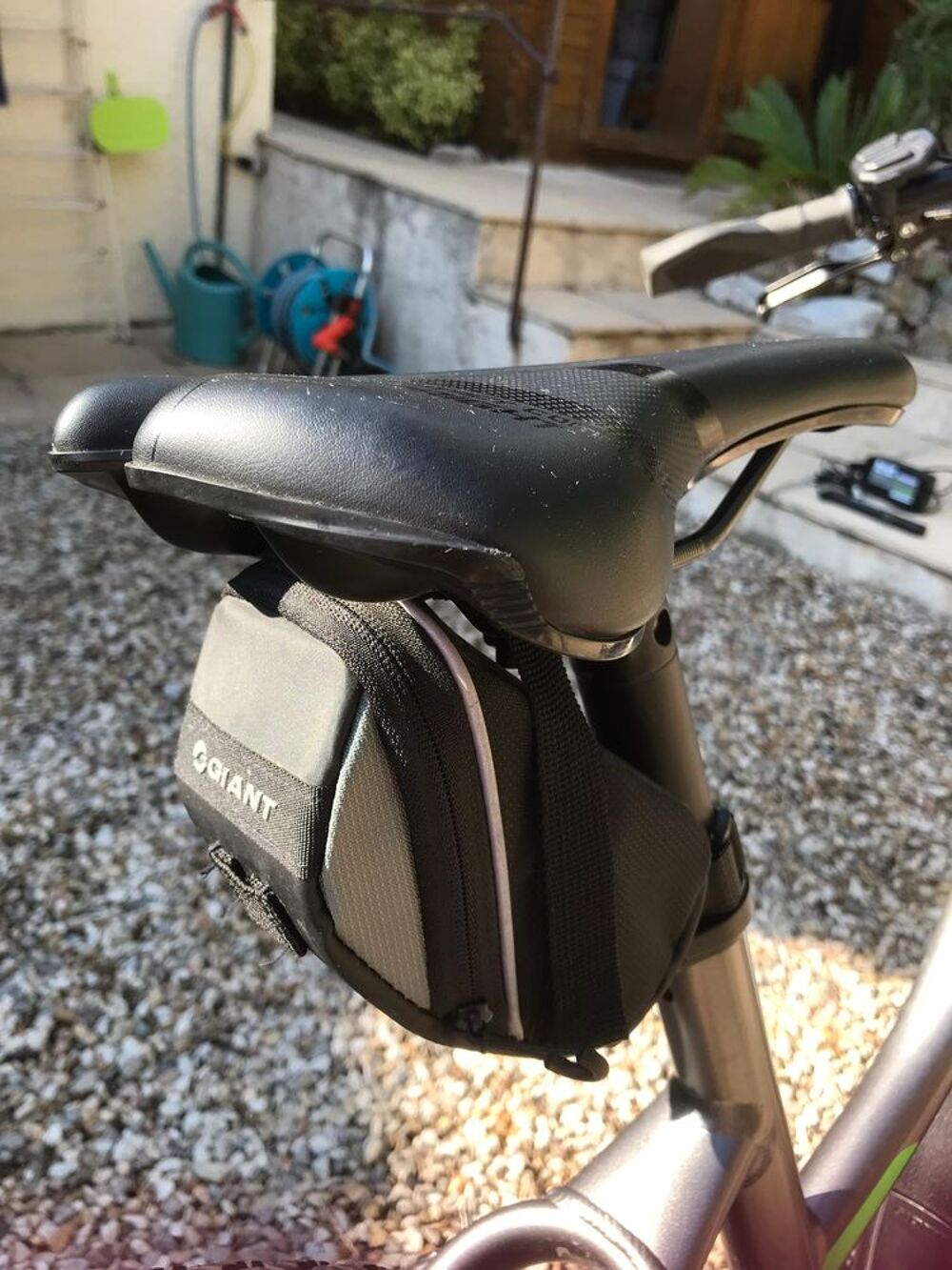 V&eacute;lo &eacute;lectrique Marque GIANT taille S tr&egrave;s peu servi Vélos