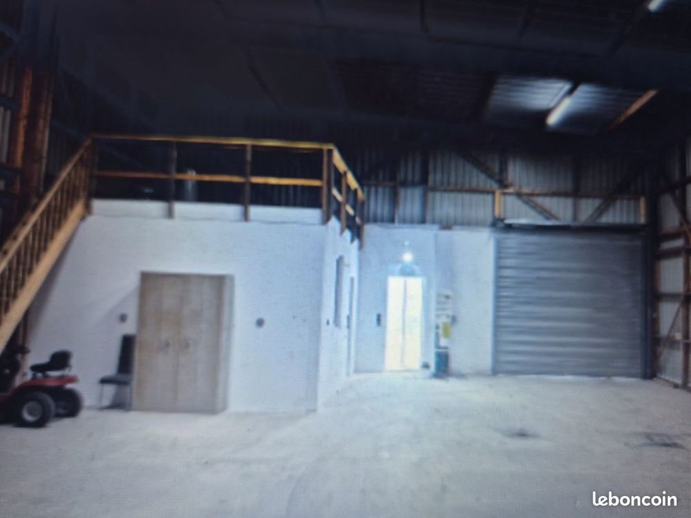Location Atelier hangar avec bureaux Sablé-sur-sarthe