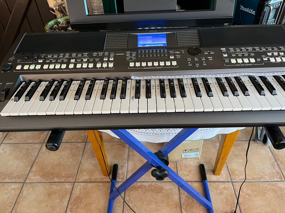 ARRANGEUR YAMAHA PSR-S670 professionnel Instruments de musique