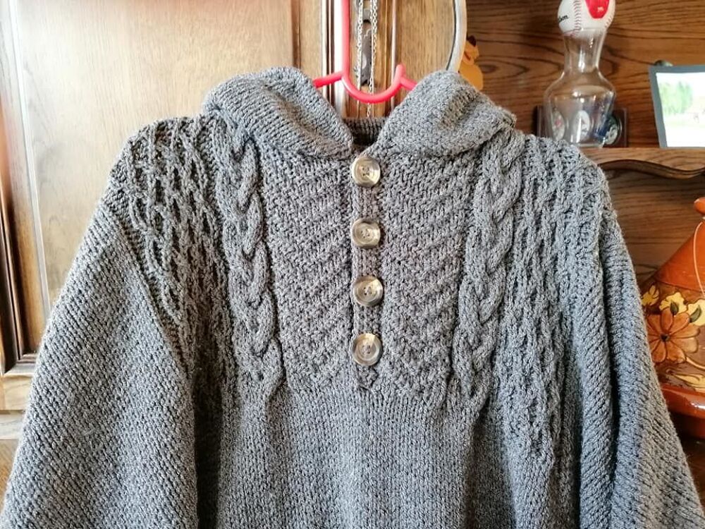 CAPE A CAPUCHE
Vêtements