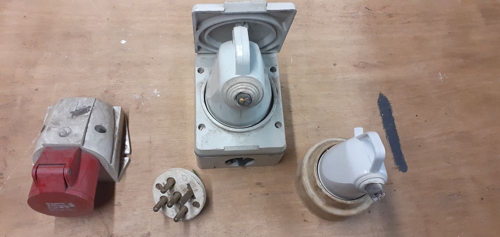 PRISES ET FICHES 380 Bricolage