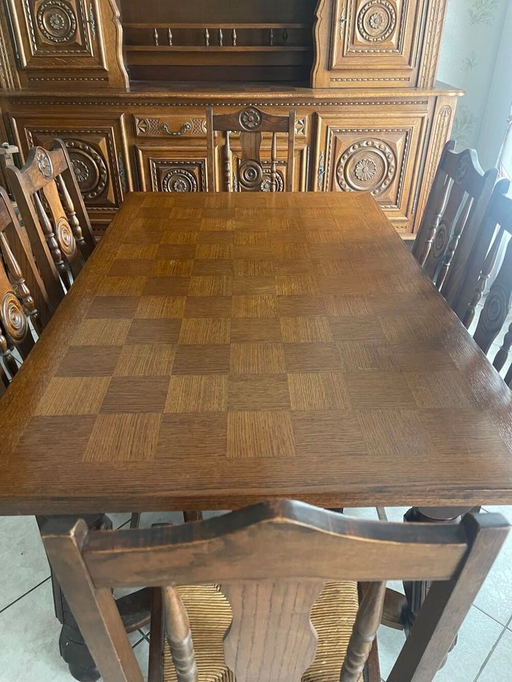 Belle salle &agrave; manger compl&egrave;te Meubles