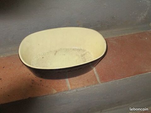 Terrine noire bord fleuri neuve et autres 0 M�rignies (59)