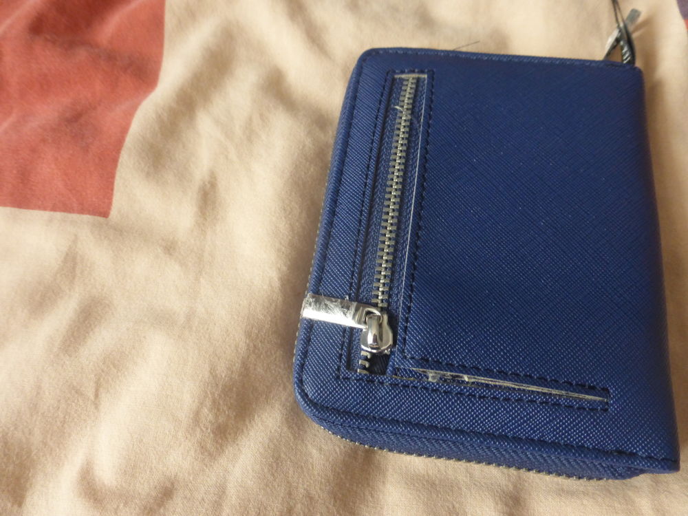 PORTE MONNAIE bleu - neuf Maroquinerie