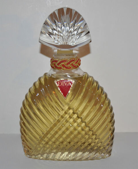 Grand flacon g�ant factice Dummy, d�cor passementerie - DIVA 360 Orl�ans (45)