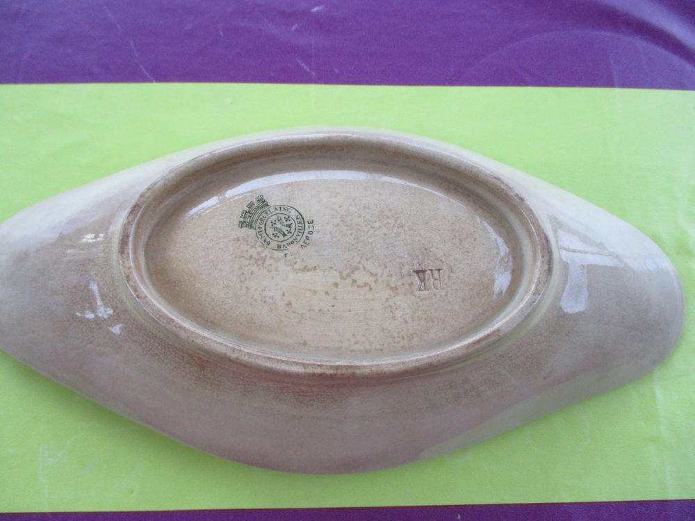 Petit plat BADORWILLER porcelaine. Décoration