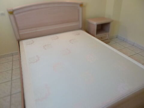 Lit double140x190, table de salle � manger.
220 Saint-Gratien (95)