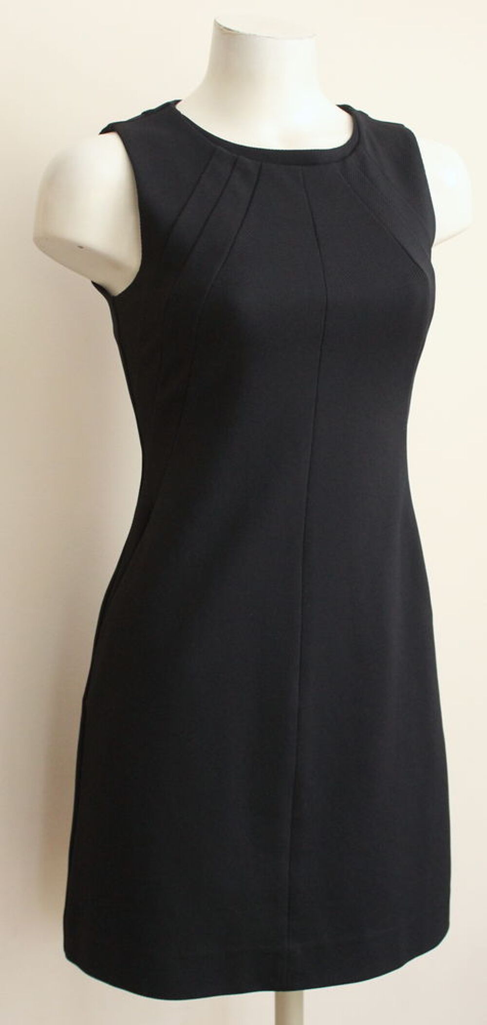Robe sans manches DIANE VON FURSTENBERG 
T.4. ou S (36) Vêtements