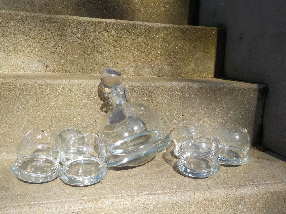 CARAFE CULBUTO ET SES 6 VERRES 