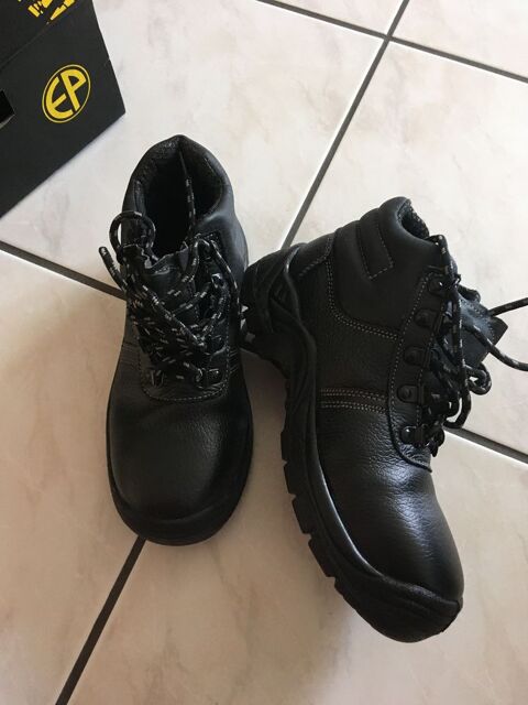 chaussures de sécurité neuves pointure 36  marque EP model m 10 Thionville (57)